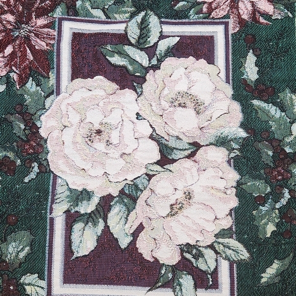 VINTAGE FLORAL HANGING TAPESTRY 26" X 34" - Picture 4 of 5